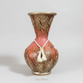 Jarrón Terracota Hojas Doradas - vista con borlas